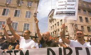 Fascistas manifestam-se em Lisboa e fazem saudação nazi
