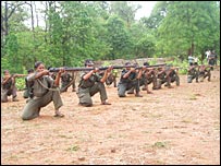 Guerrilheiros maoistas em treino