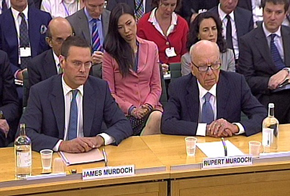 Rupert Murdoch e o filho James Murdoch perante as comissões de inquérito da Câmara dos Comuns