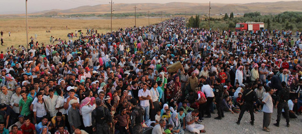 Refugiados curdos sírios preparam-se para atravessar a fronteira