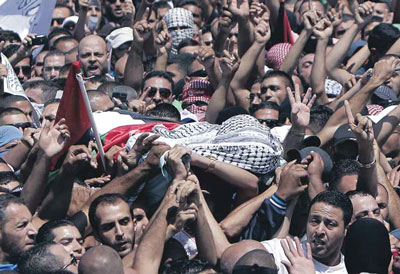 Milhares de pessoas na homenagem final a Mohammed Abu Khdair