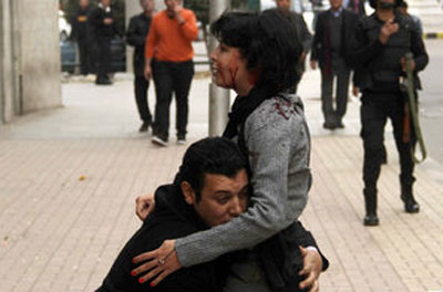 Imagem do assassinato de Shaimaa al Sabbagh a 24 de Janeiro por polícias de choque mascarados