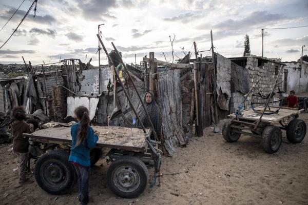 Mulher palestina na periferia do Campo de Refugiados de Khan Younis, novembro de 2020