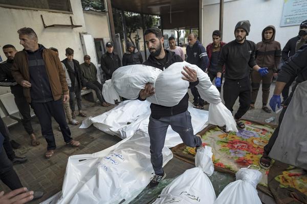 A entrada de uma morgue perto da Faixa de Gaza, 29 de dezembro de 2023