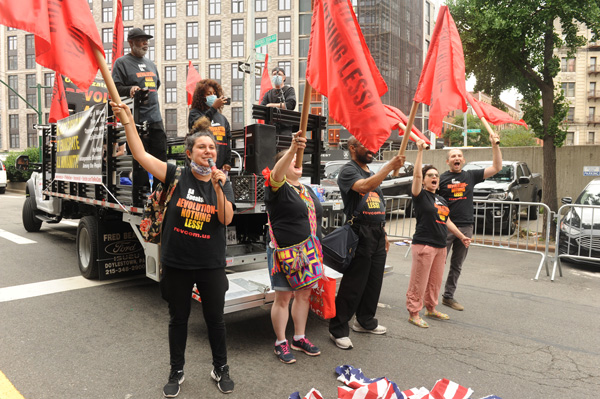 Cidade de Nova York: Frente ao 28º Comissariado do Departamento de Polícia de Nova Iorque